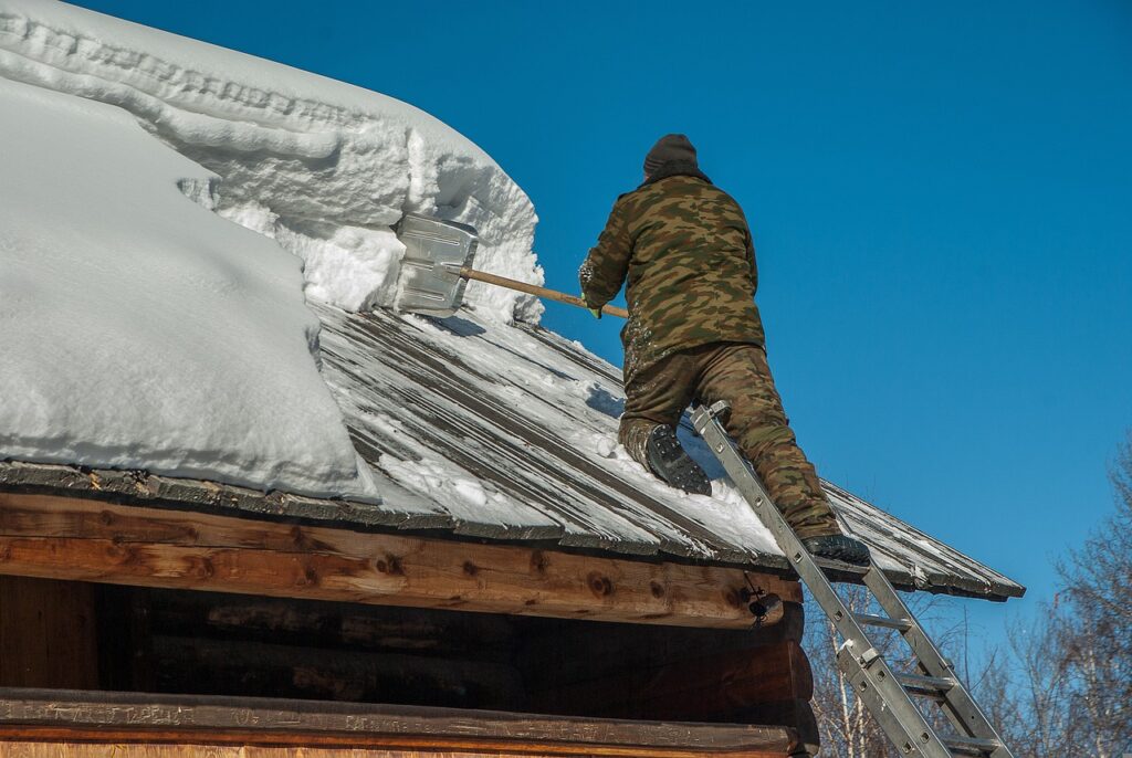 siberia, snow removal, roof-3229747.jpg